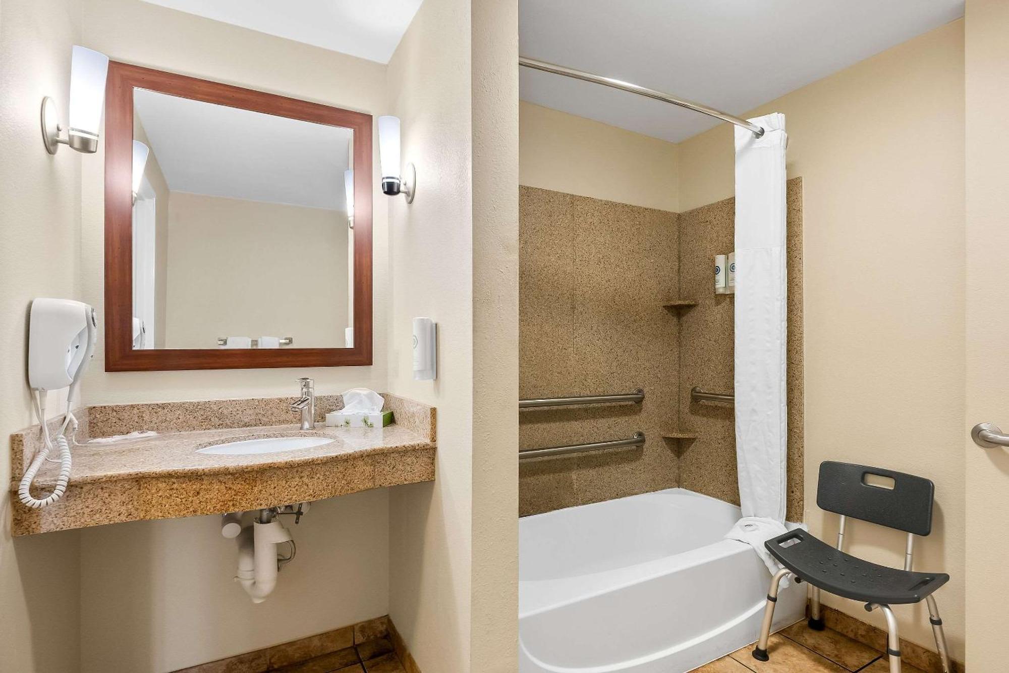 Comfort Suites Panama City Near Tyndall Afb Exterior photo
