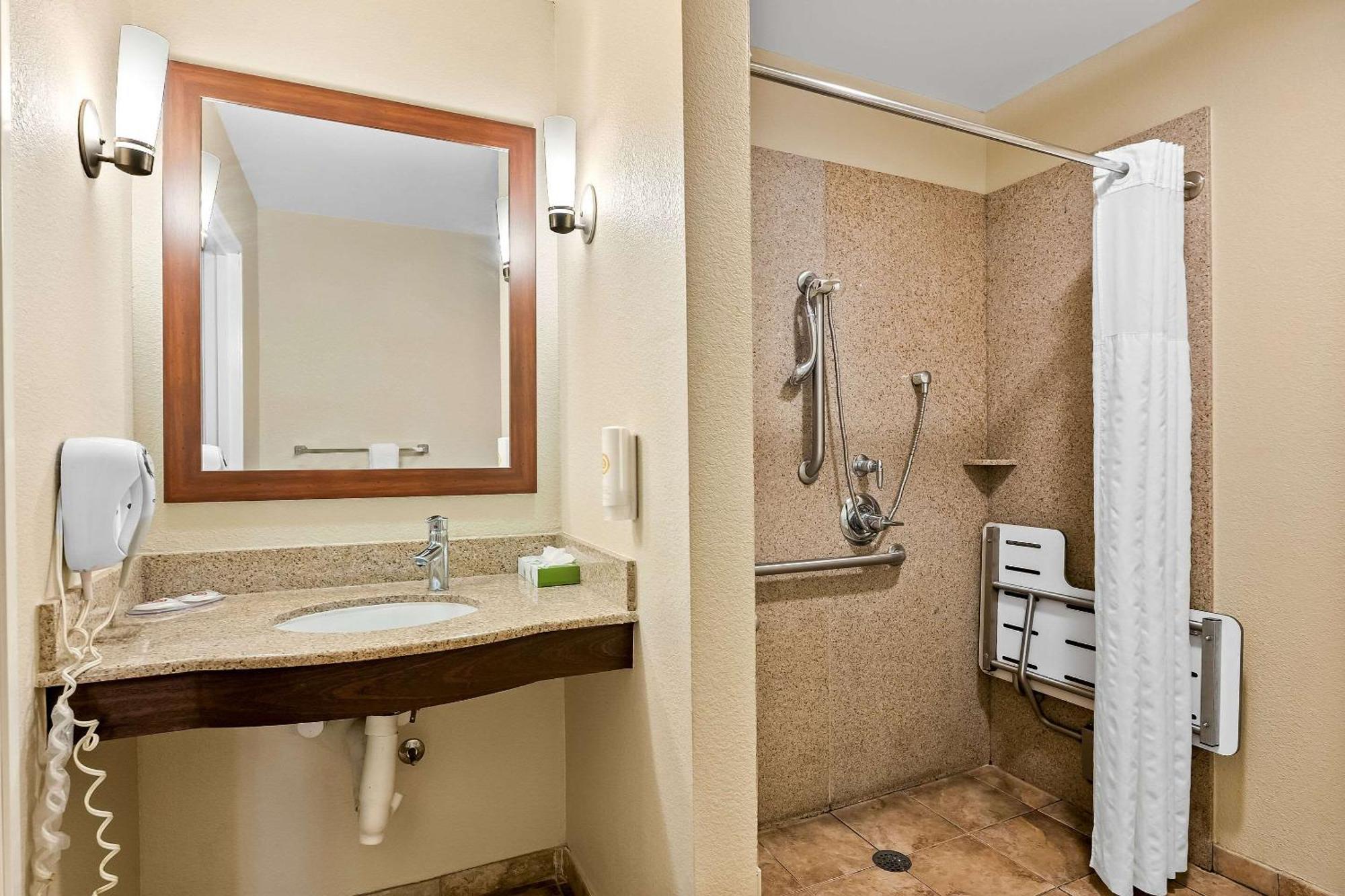 Comfort Suites Panama City Near Tyndall Afb Exterior photo