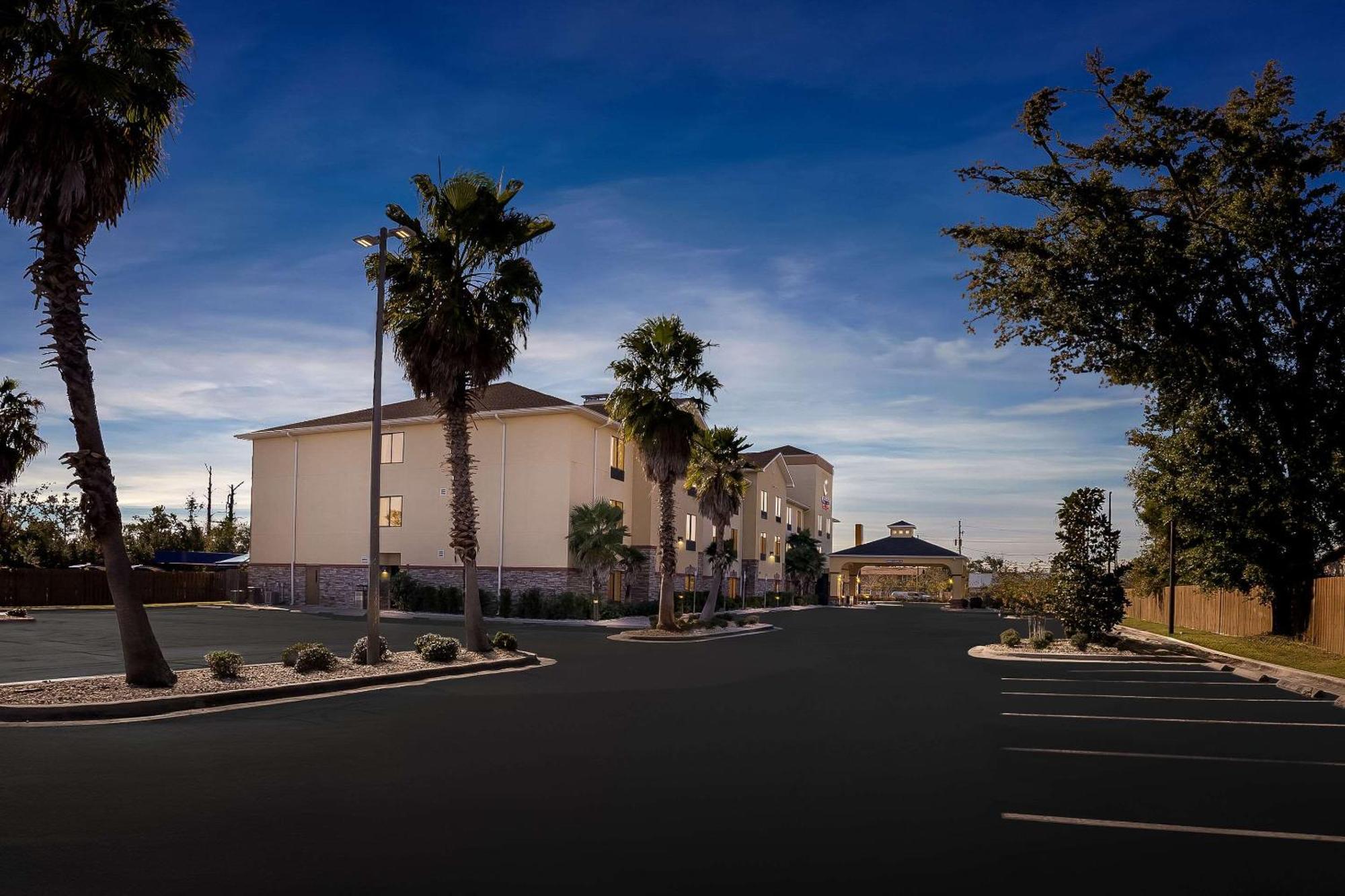 Comfort Suites Panama City Near Tyndall Afb Exterior photo